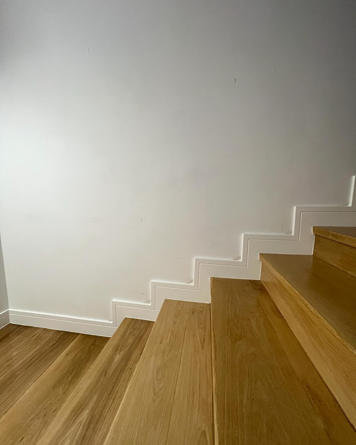 Revestimiento de Escalera con Suelo Laminado con Tarimas Loor